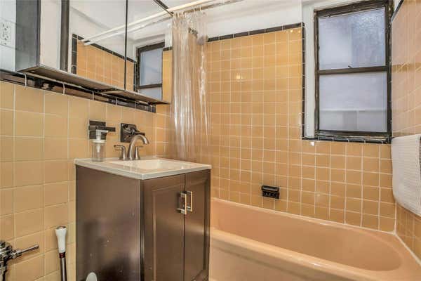 1 bed, 1 bath, $2,500, Unit D4