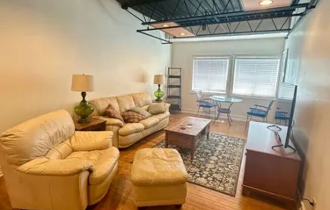 Upgraded 1 bedroom unit- Walking distance to campus!