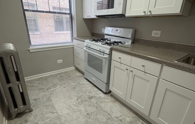 2 beds, 1 bath, 670 sqft, $1,200, Unit CA 133-2W