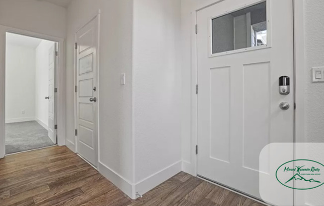 CORNER LOT - Beautiful 5-Bedroom Home for Rent in North Merced!