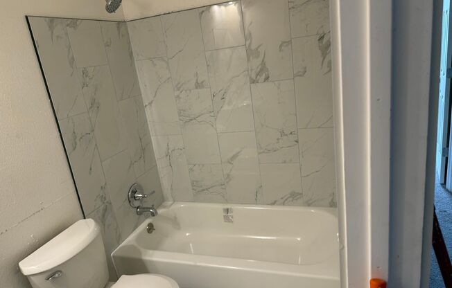 2bed 2 1/2 bath townhome