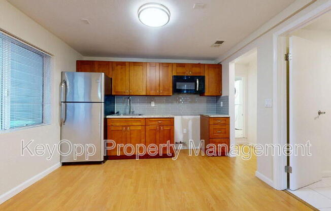 806 35 AVE
