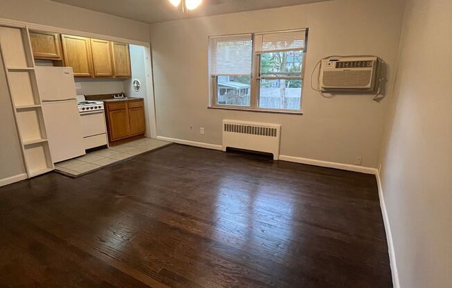 1 bed, 1 bath, $825, Unit 3