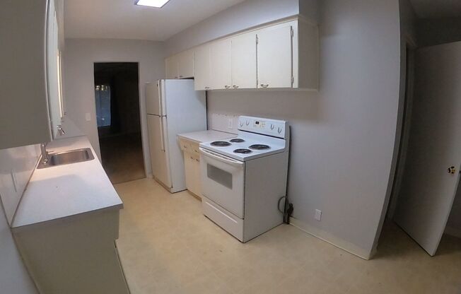 2 beds, 1 bath, $1,395