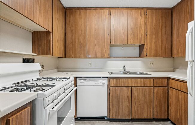 1 bed, 1 bath, 555 sqft, $1,180, Unit 303