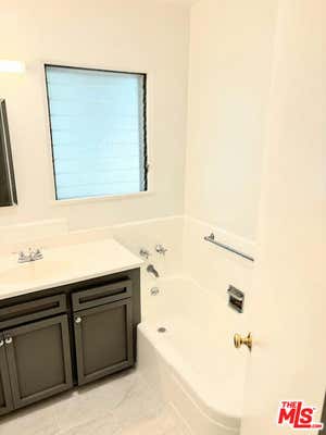 2 beds, 1 bath, $3,600, Unit 4