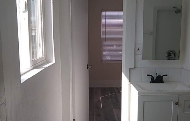 2 beds, 1 bath, $3,000