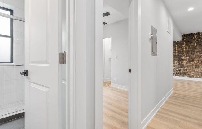 3 beds, 1 bath, 524 sqft, $1,995, Unit 1558.5-3S