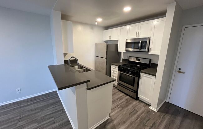 2 beds, 2 baths, 850 sqft, $2,948, Unit 313