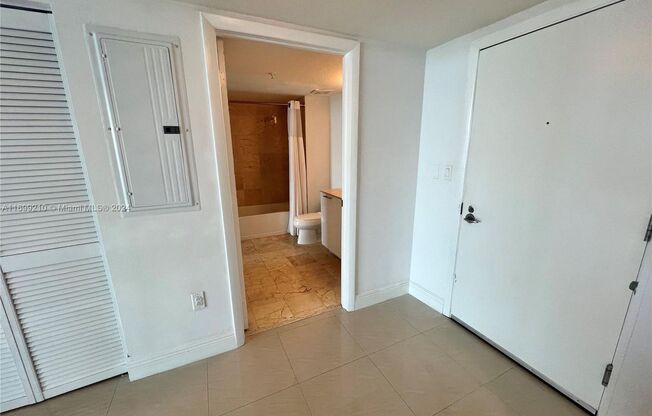 2 beds, 2 baths, 1,154 sqft, $4,800, Unit 1800 N Bayshore Dr # 24-09 (A11699210)