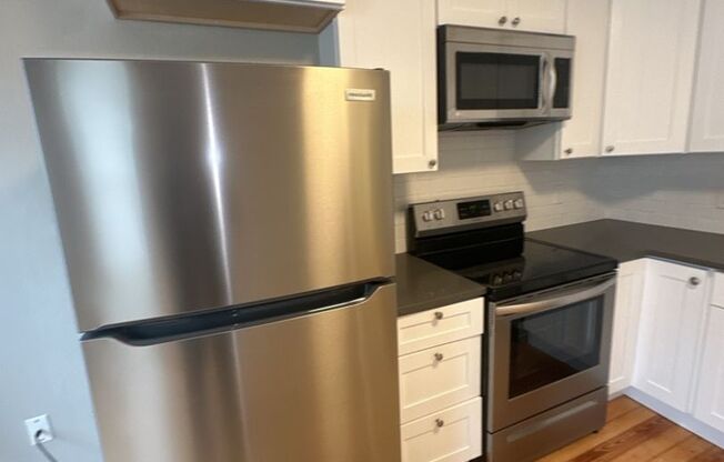 1 bed, 1 bath, 500 sqft, $2,325, Unit 1602 Walnut St Unit #3