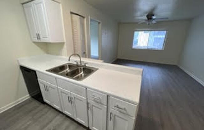 2 beds, 2 baths, 950 sqft, $1,250, Unit 13A