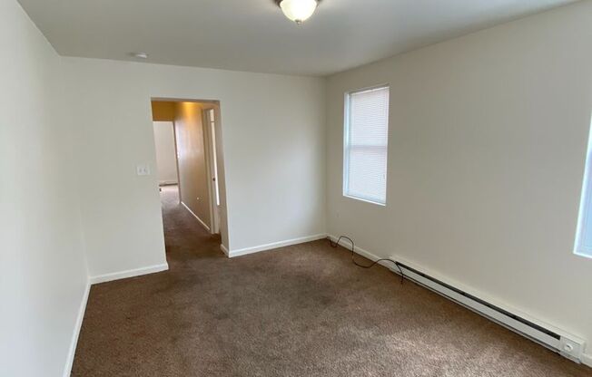 2 beds, 1 bath, $1,095