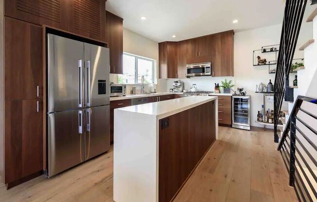Modern Luxury Fully Furnished Townhome with LARGE ROOFTOP DECK! VIEWS OF SAN DIEGO BAY! LONG TERM LEASE!