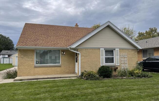 3823 N 82 ST