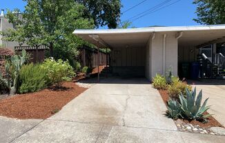 Spacious 2 bed/1.5 bath duplex in Walnut Creek