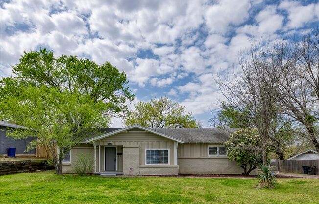 Gorgeous, Spacious Home in Meadowbrook Area, Ft Worth