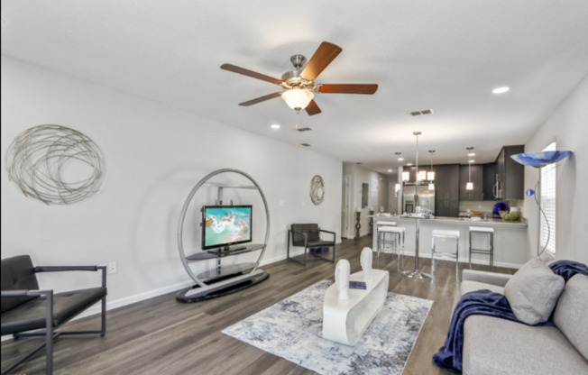 4 beds, 2 baths, 1,456 sqft, $1,899, Unit 5439