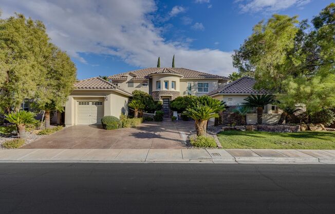 BEAUTIFUL LUXURY 5BEDROOM HOME IN GATED SUMMERLIN COMMUNITY