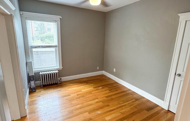 3 beds, 1 bath, 1,350 sqft, $2,750, Unit #1