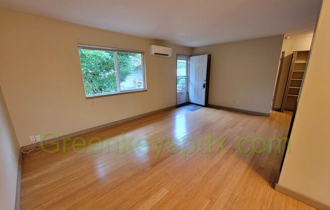 2 Bedroom 1 Bath Unit in St. Johns with Fully Fenced backyard! Dog Friendly!