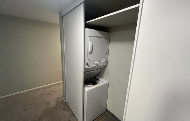 1 bed, 1 bath, 800 sqft, $1,895, Unit 2727 - 307