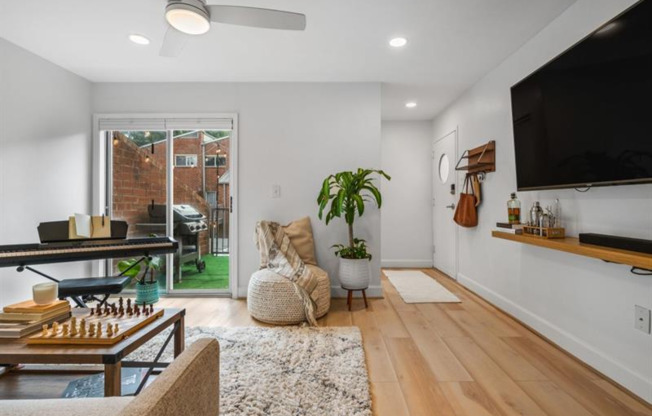 387 RALPH MCGILL BLVD NE