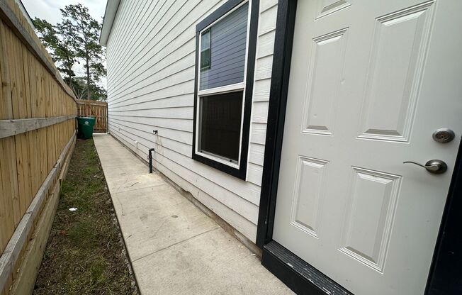 3-Bedroom Duplex with Modern Finishes & Full Appliance Package – Move-In Ready!"