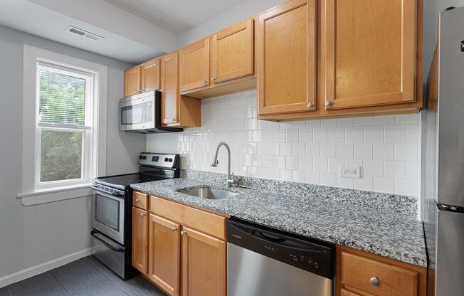 3 beds, 1 bath, 632 sqft, $2,350, Unit 1456-208