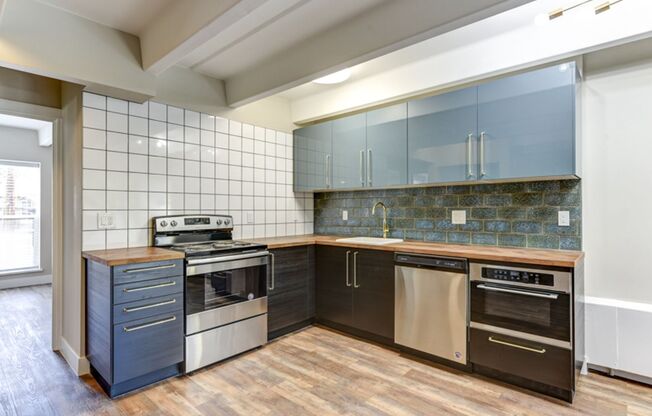 2 beds, 2 baths, 925 sqft, $2,100, Unit 601