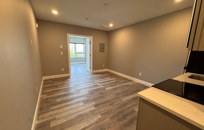 1 bed, 1 bath, 400 sqft, $2,050, Unit 407