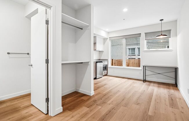 Studio, 1 bath, 250 sqft, $1,204, Unit 102