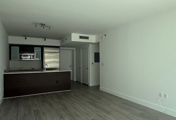 Spacious 1BR with Large Balcony & City/Bay Views at 500 Brickell