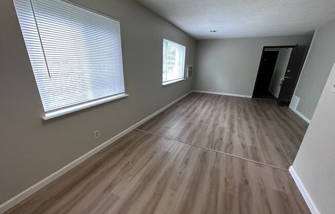 $720 - Accepting SECTION 8/ Housing Voucher 3 bedroom / 1 bathroom - Newly remodeled Apartment