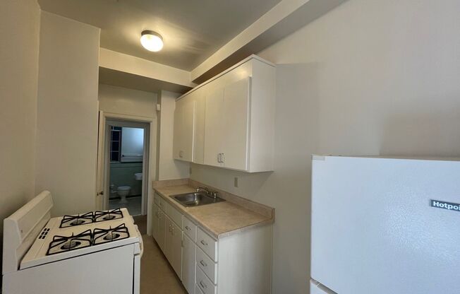 1 bed, 1 bath, 576 sqft, $1,595, Unit 14