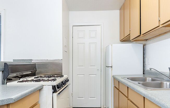 1 bed, 1 bath, 430 sqft, $995, Unit 1-35