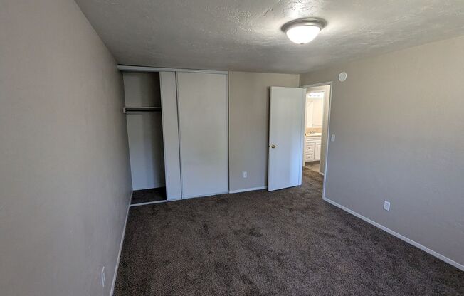 2 beds, 1 bath, 756 sqft, $1,150, Unit 77