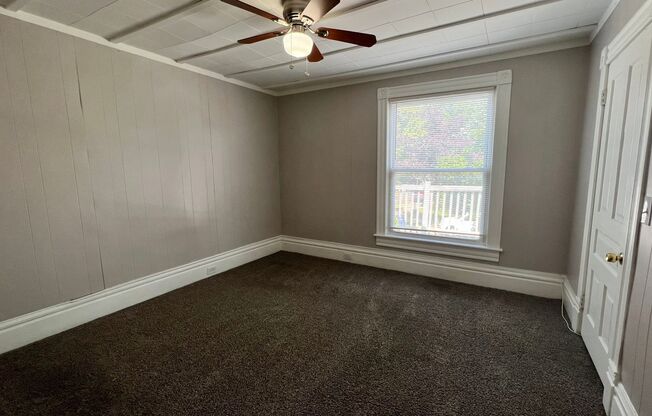 1045-1047 Alpine NW