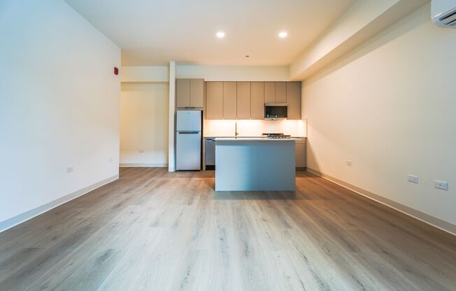 1 bed, 1 bath, 389 sqft, $2,415, Unit 326