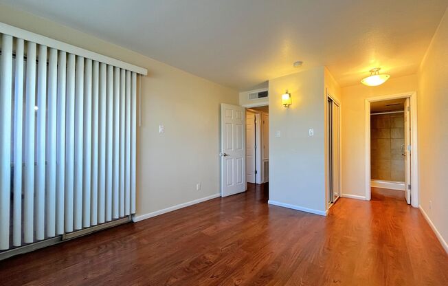 2 beds, 2 baths, 872 sqft, $1,175, Unit 06-D