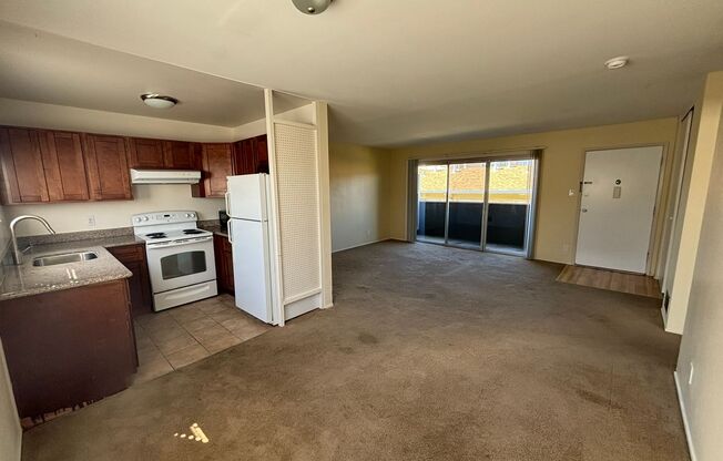 1 bed, 1 bath, 700 sqft, $2,350