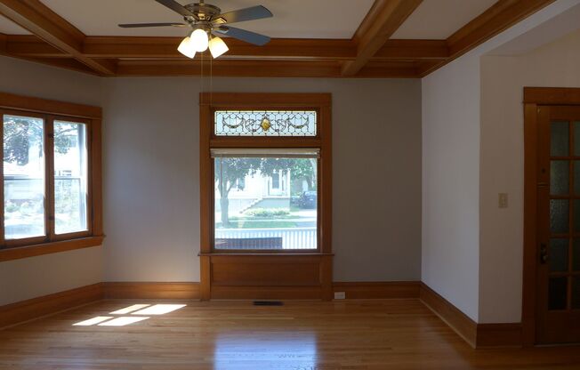 136 Elgin