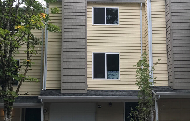 MOVE-IN SPECIAL - Beautiful Waters Edge Condominium in Salmon Creek for Rent - 13216 NE Salmon Creek Ave #N6