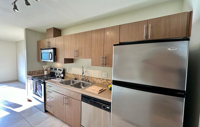 Studio, 1 bath, 430 sqft, $1,599, Unit Unit 302