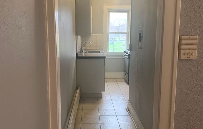 1 bed, 1 bath, 560 sqft, $999, Unit 205