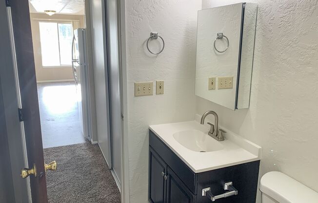 1 bed, 1 bath, 640 sqft, $1,050, Unit 41