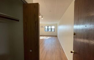 2 beds, 1 bath, 850 sqft, $1,550, Unit 6501-2F