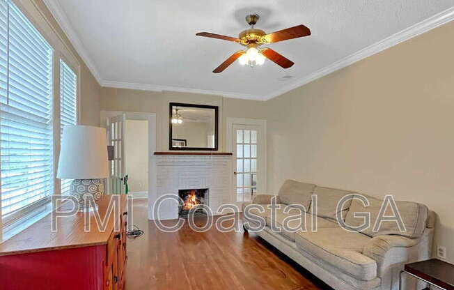 521 E 49 ST