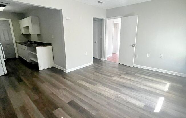 Charming 2-Bedroom Duplex - Move in by 11/15/24 and get $100 GC