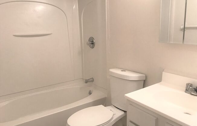 2 beds, 1 bath, $1,695, Unit 1